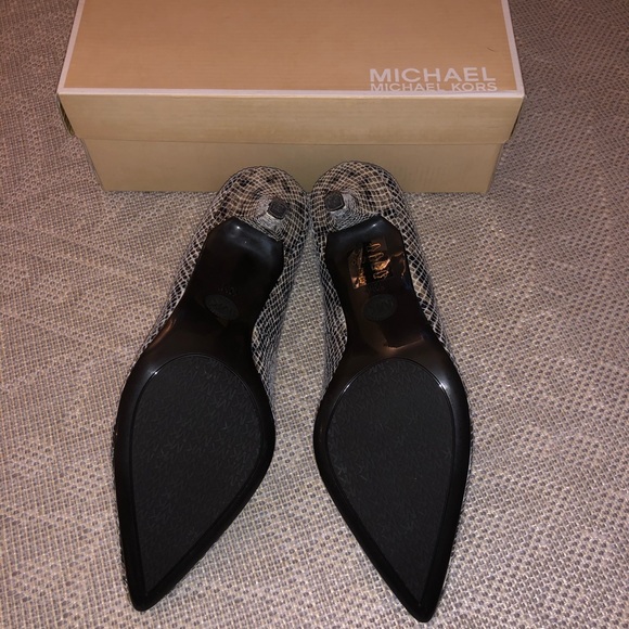 Michael Kors heel pumps - Picture 2 of 5